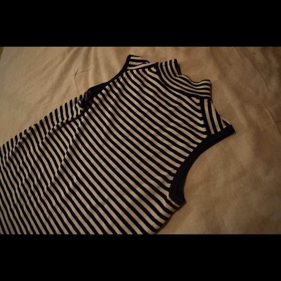 Thrifted Turtleneck Crop Top | $1.50 Shipping - Picture 2 of 2